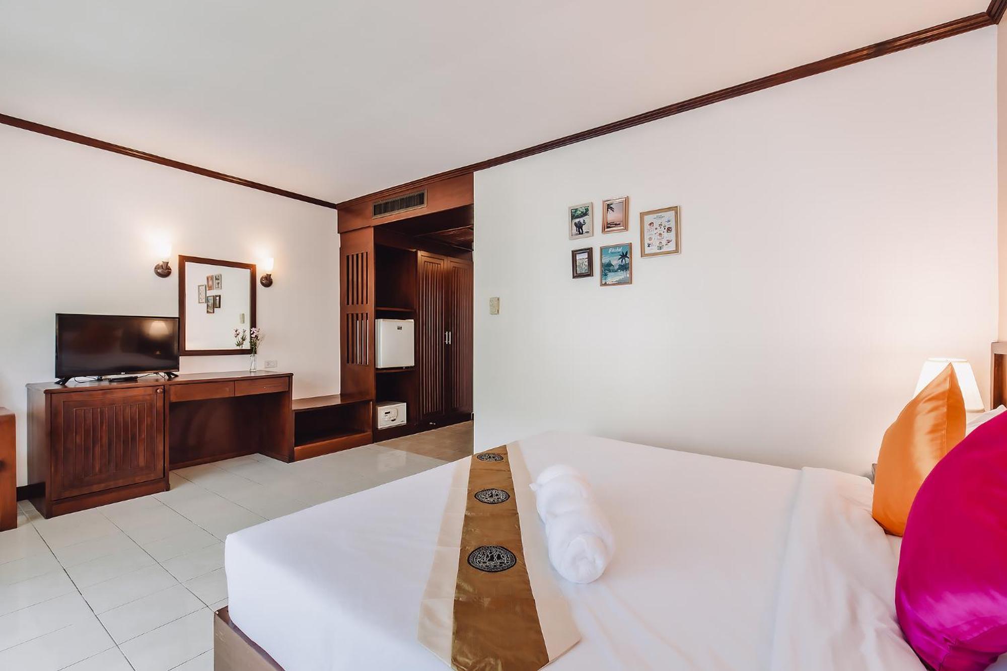 Bauman-Ville Hotel Patong Eksteriør billede