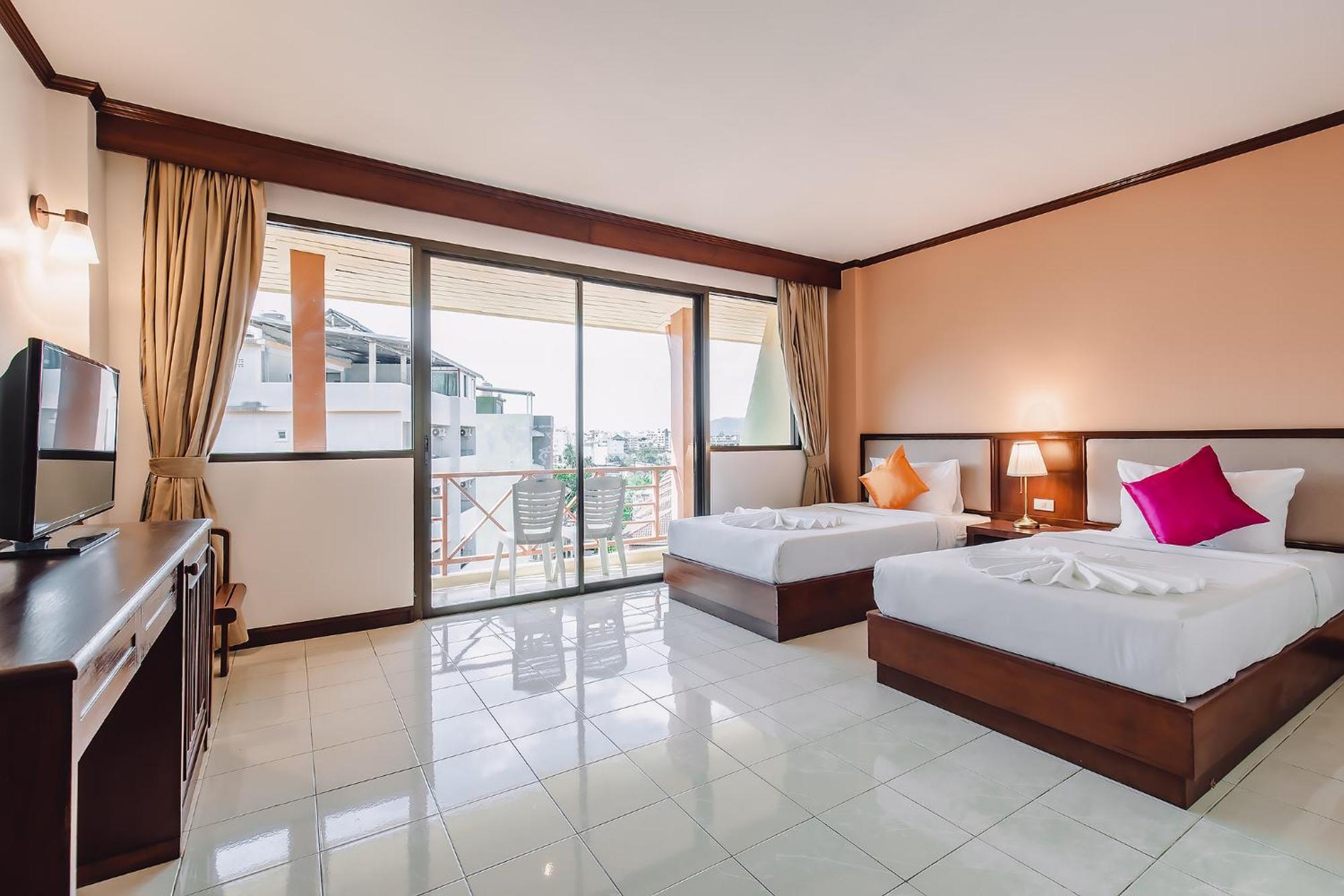 Bauman-Ville Hotel Patong Eksteriør billede