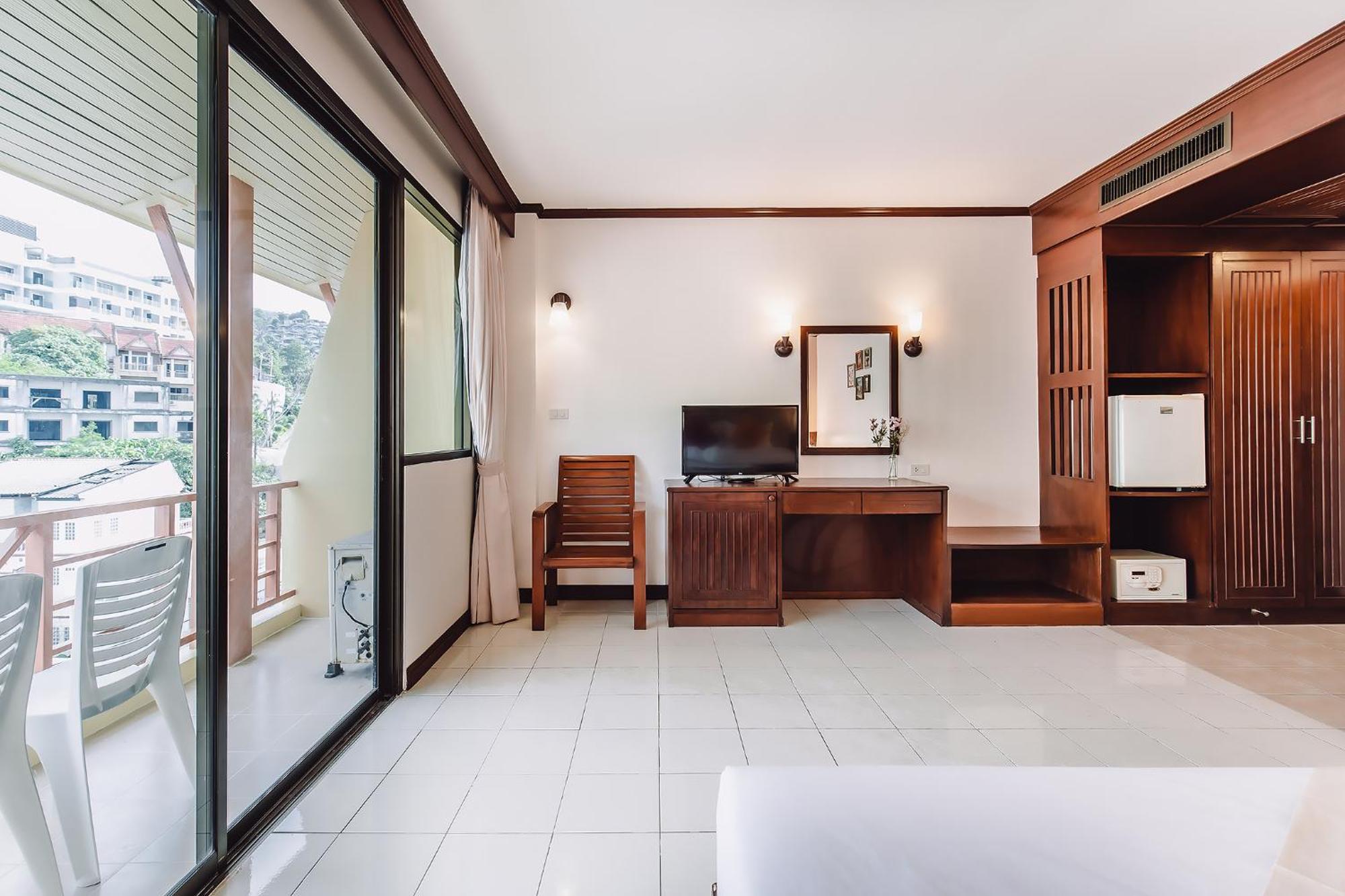 Bauman-Ville Hotel Patong Eksteriør billede
