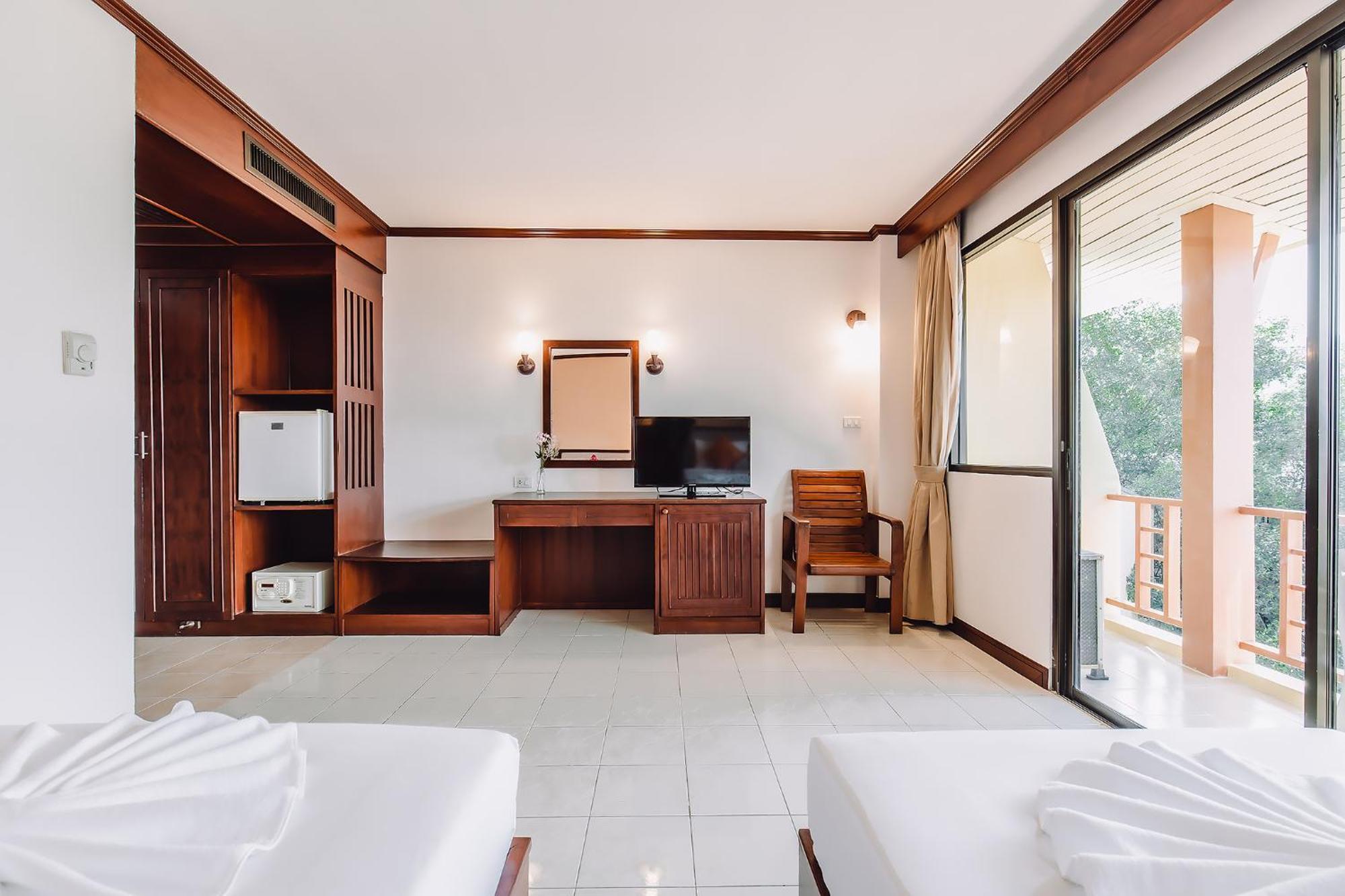Bauman-Ville Hotel Patong Eksteriør billede