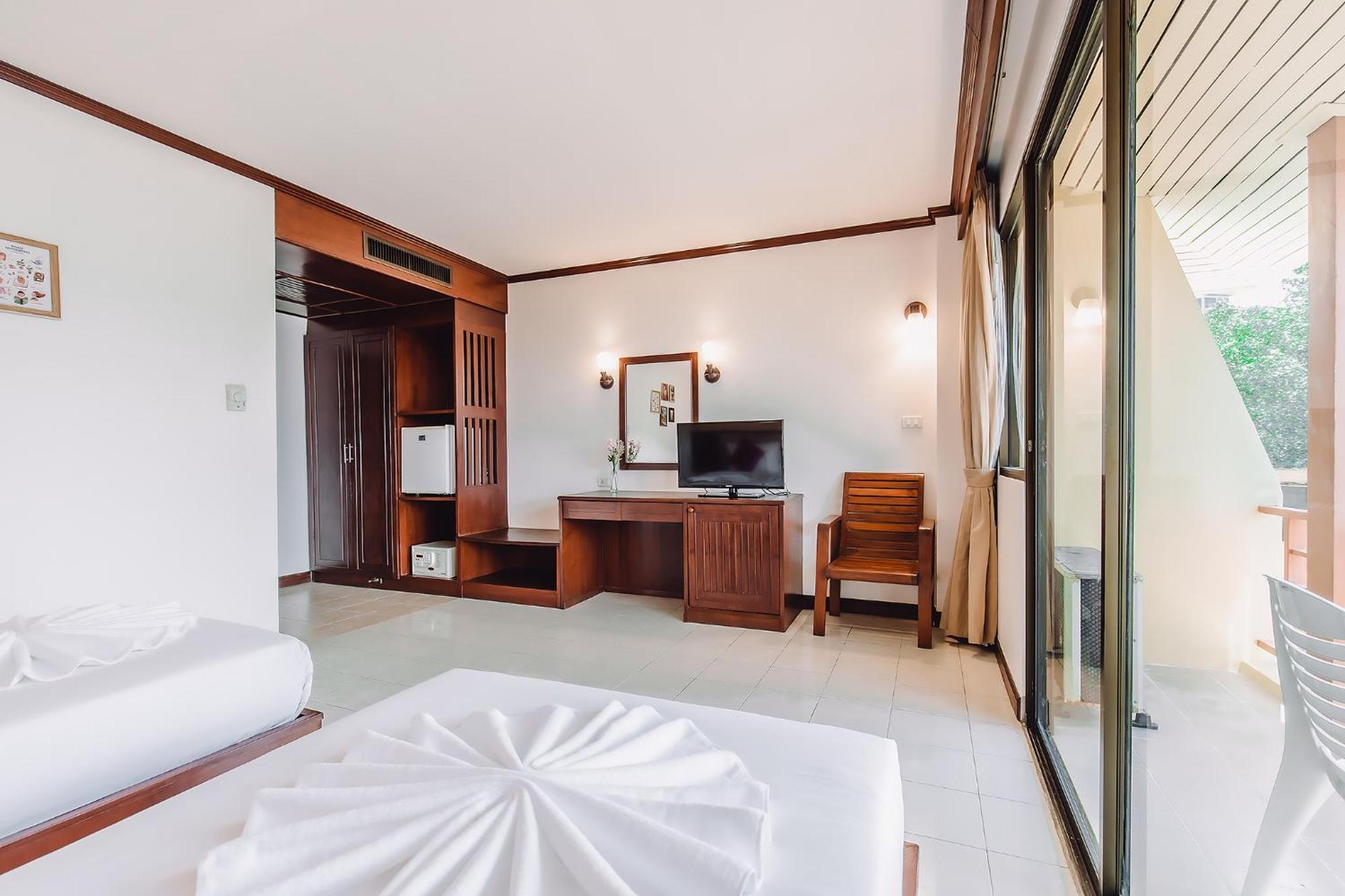 Bauman-Ville Hotel Patong Eksteriør billede