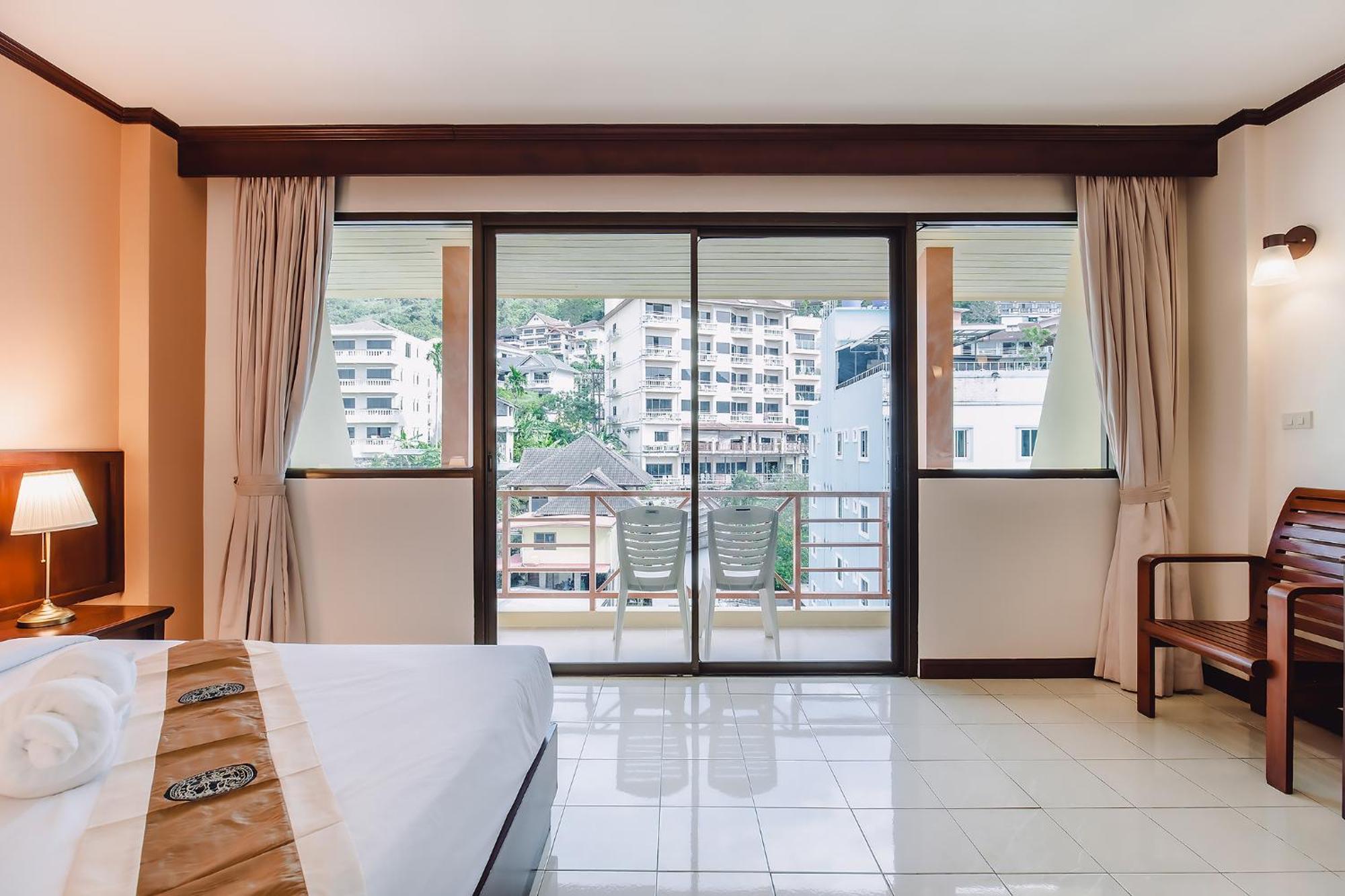 Bauman-Ville Hotel Patong Eksteriør billede