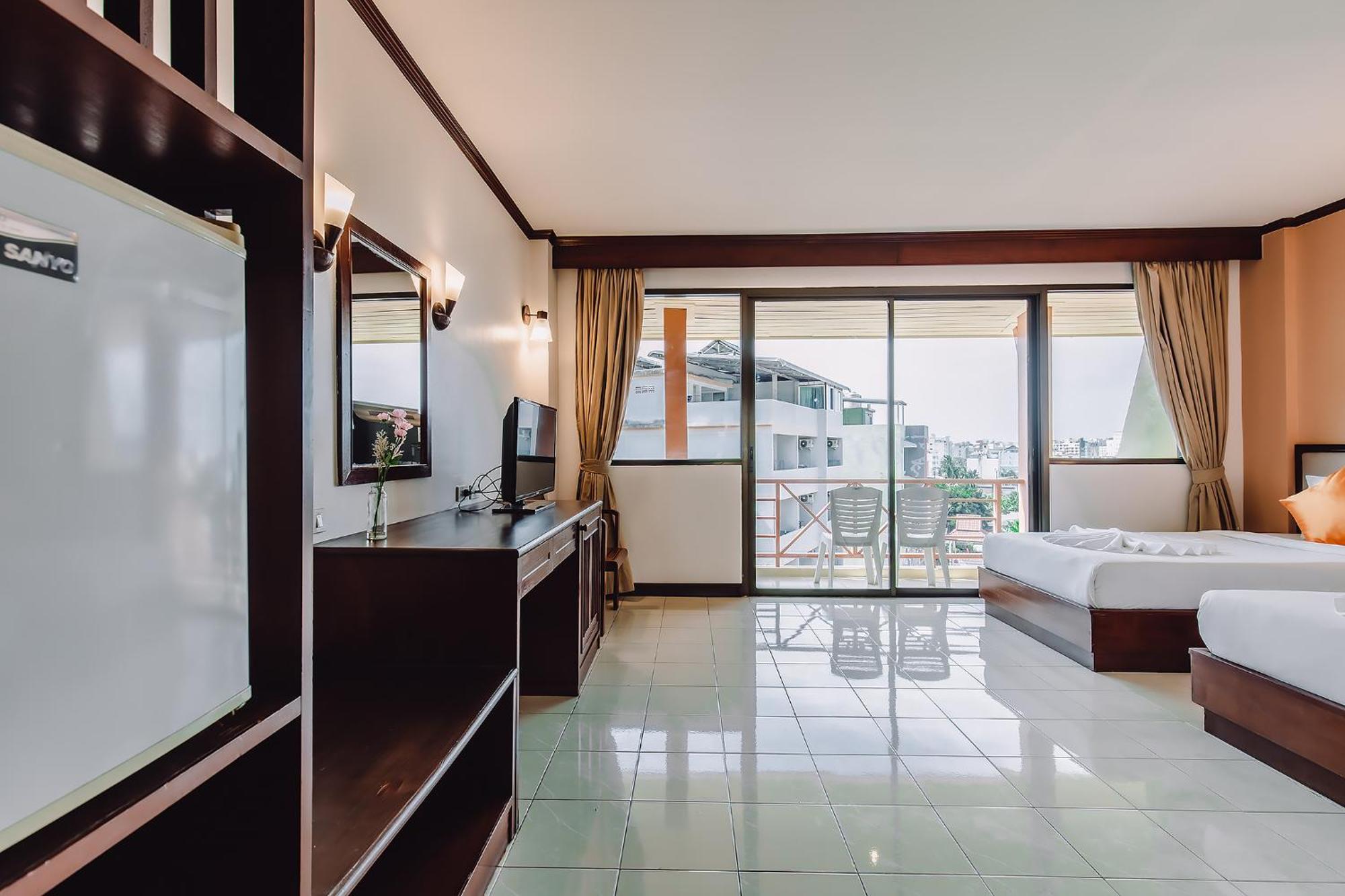 Bauman-Ville Hotel Patong Eksteriør billede