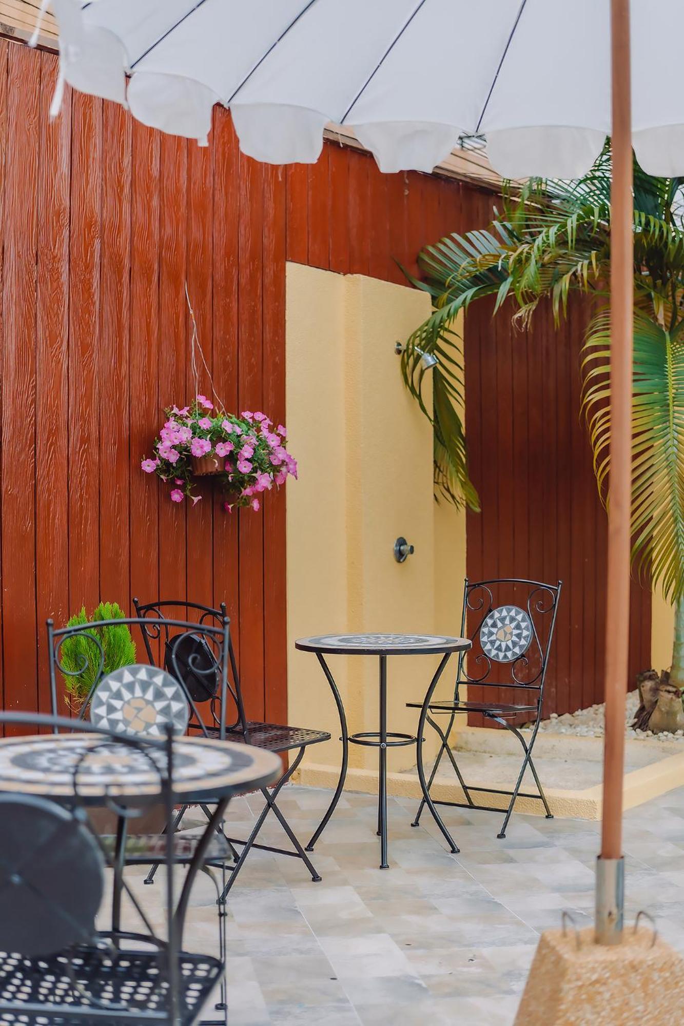 Bauman-Ville Hotel Patong Eksteriør billede